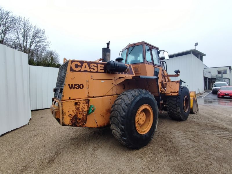 CASE W30