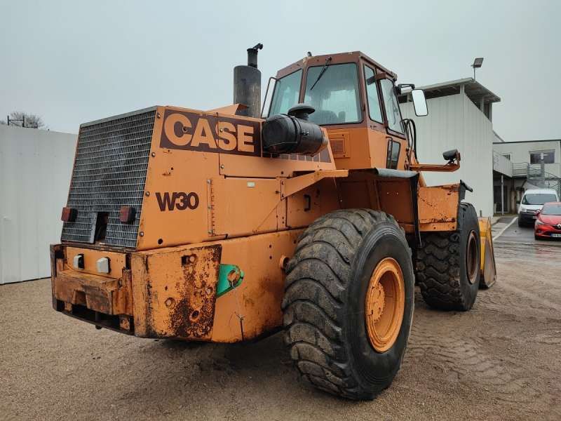 CASE W30