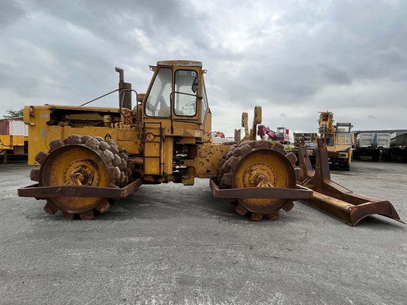 CATERPILLAR 825 + porte engins