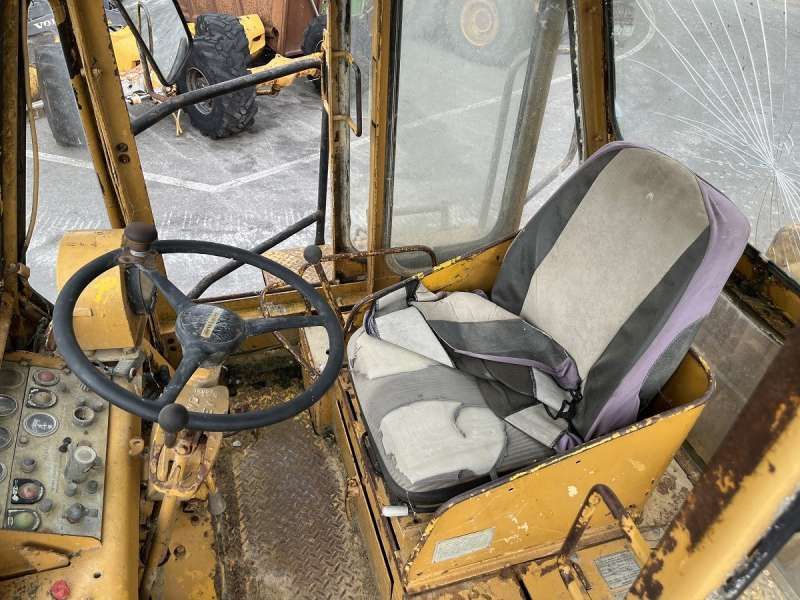 CATERPILLAR 825 + porte engins