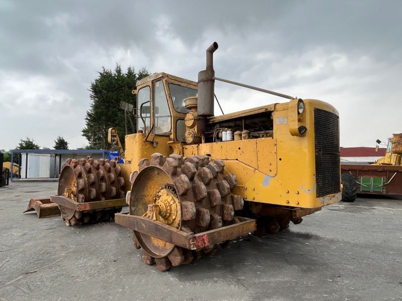 CATERPILLAR 825 + porte engins
