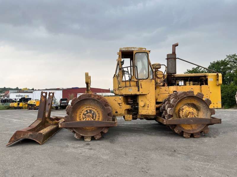CATERPILLAR 825 + porte engins