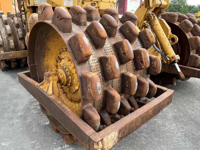 CATERPILLAR 825 + porte engins