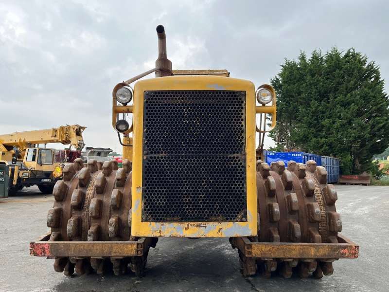 CATERPILLAR 825 + porte engins