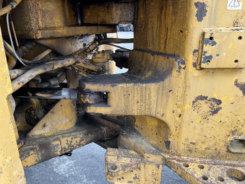 CATERPILLAR 825 + porte engins