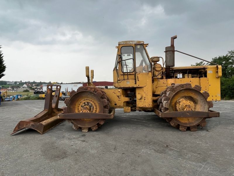 CATERPILLAR 825 + porte engins