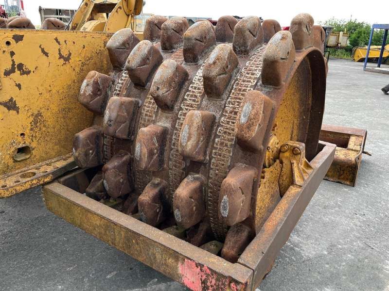 CATERPILLAR 825 + porte engins