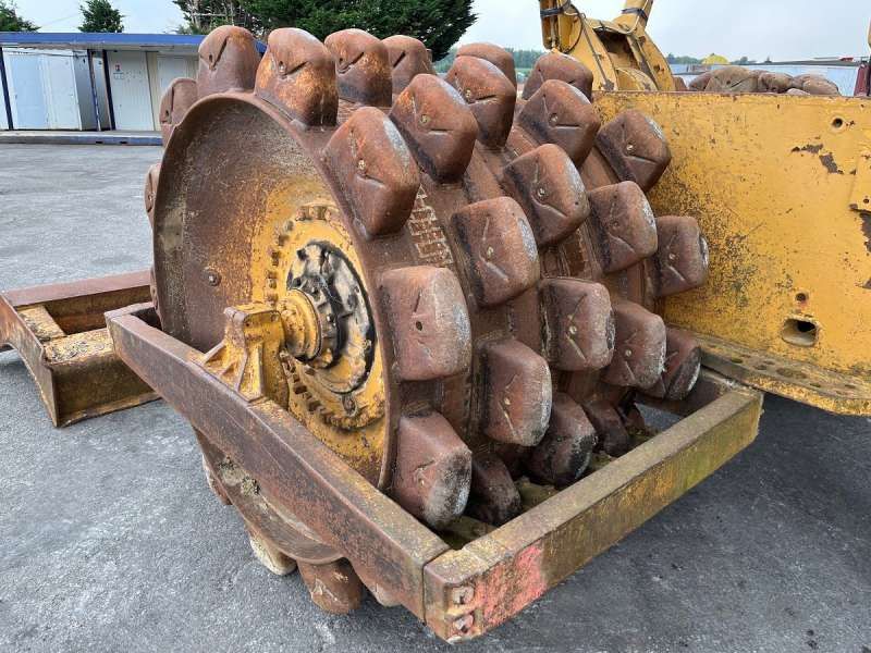 CATERPILLAR 825 + porte engins