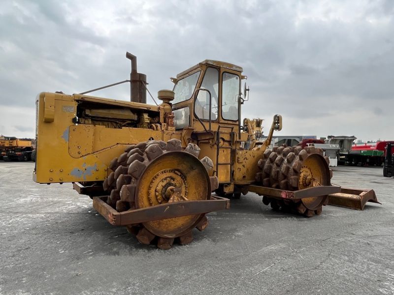 CATERPILLAR 825 + porte engins