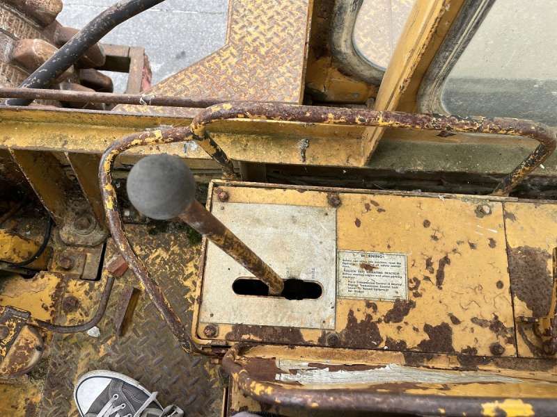 CATERPILLAR 825 + porte engins