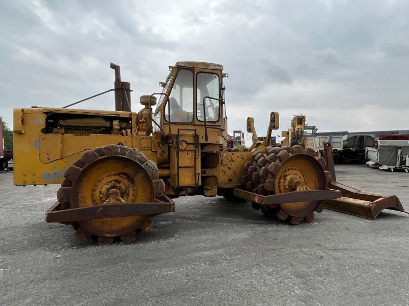 CATERPILLAR 825 + porte engins