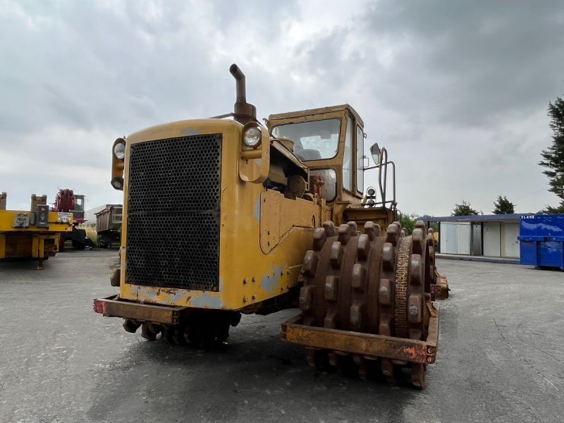 CATERPILLAR 825 + porte engins
