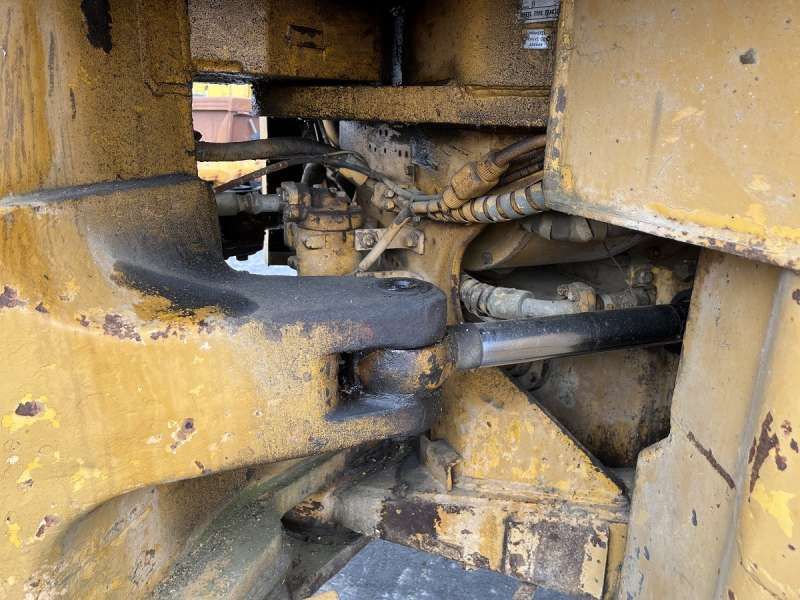 CATERPILLAR 825 + porte engins