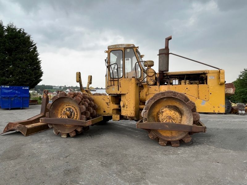 CATERPILLAR 825 + porte engins