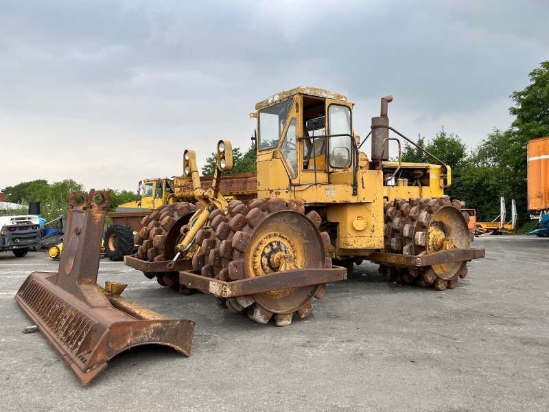CATERPILLAR 825 + porte engins