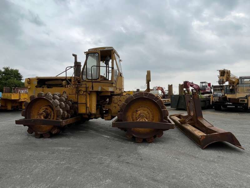 CATERPILLAR 825 + porte engins