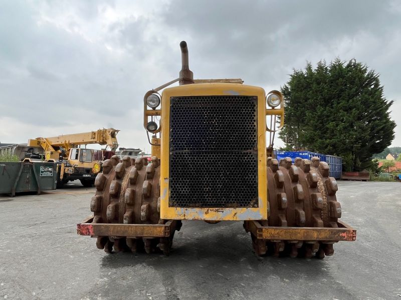 CATERPILLAR 825 + porte engins