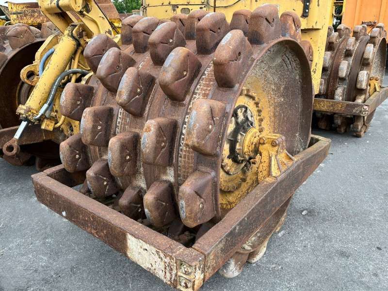 CATERPILLAR 825 + porte engins