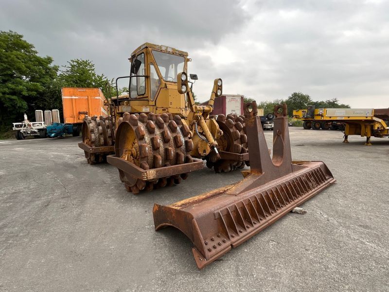 CATERPILLAR 825 + porte engins