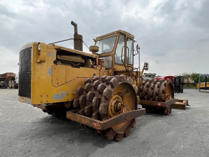 CATERPILLAR 825 + porte engins