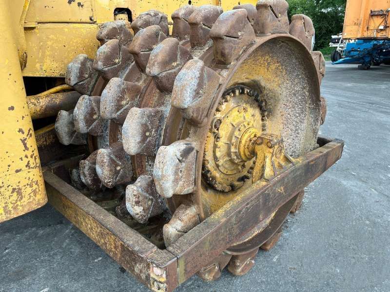 CATERPILLAR 825 + porte engins
