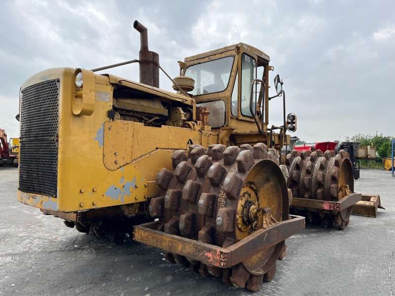CATERPILLAR 825 + porte engins