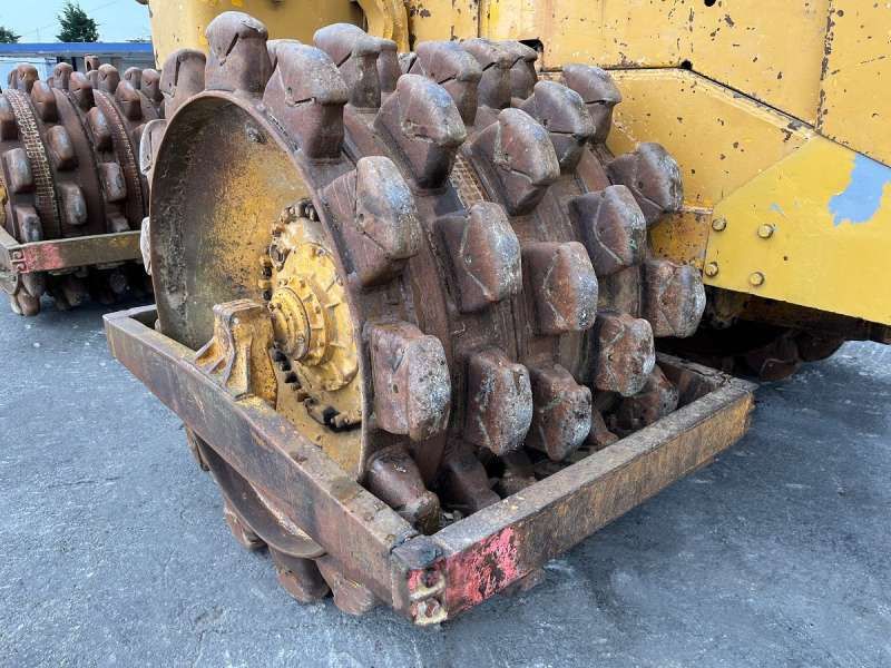 CATERPILLAR 825 + porte engins