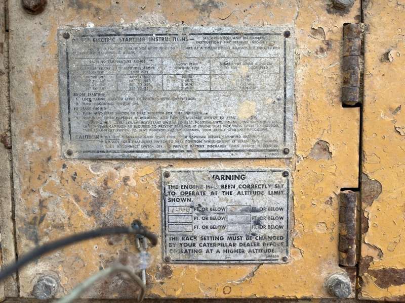 CATERPILLAR 825 + porte engins