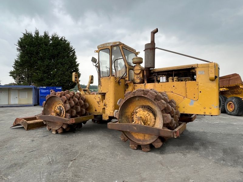 CATERPILLAR 825 + porte engins