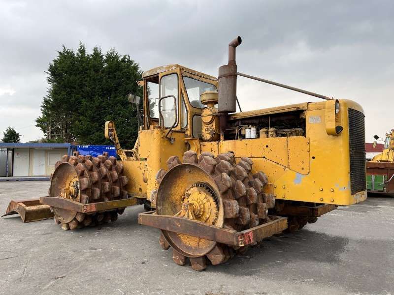 CATERPILLAR 825 + porte engins