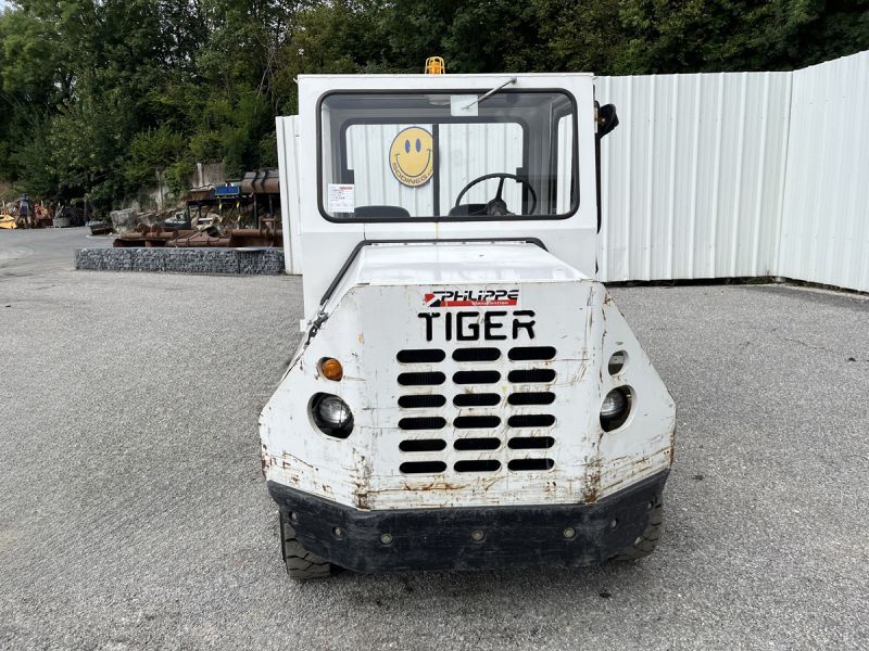TAYLOR-DUNN TC-40