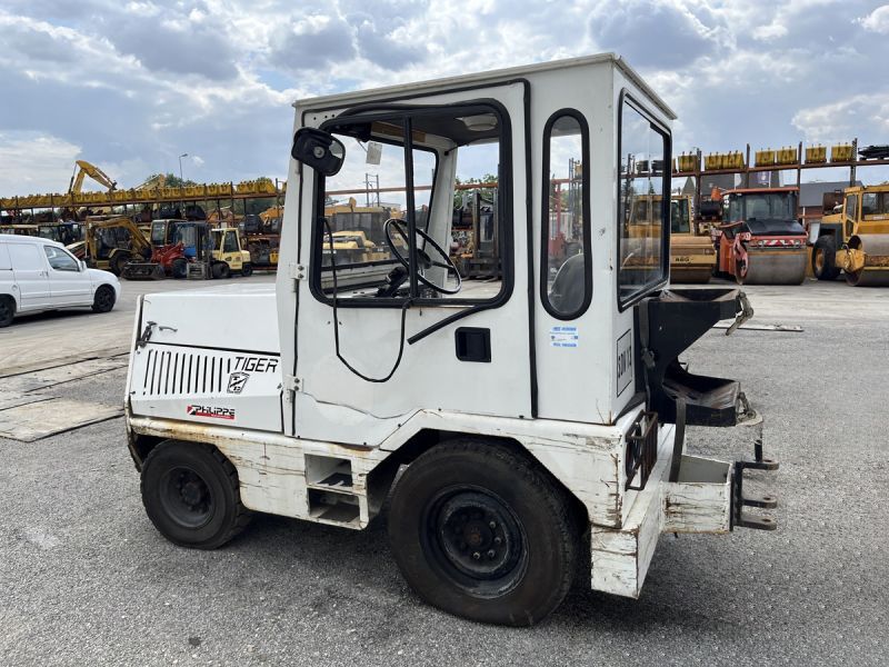 TAYLOR-DUNN TC-40