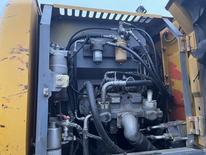 HITACHI ZX140W-3