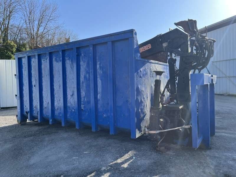 AUTRE AVEC GRUE JONSERED 1090