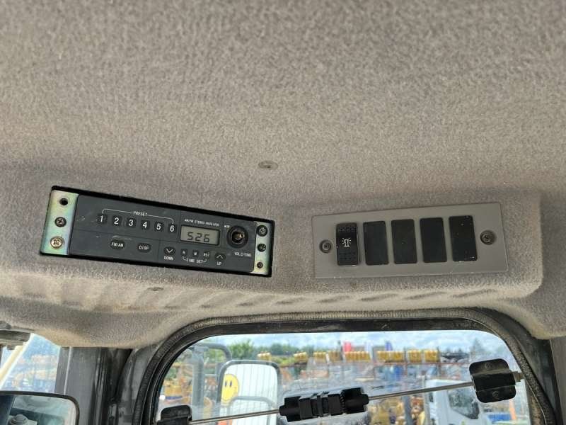 HITACHI ZW220