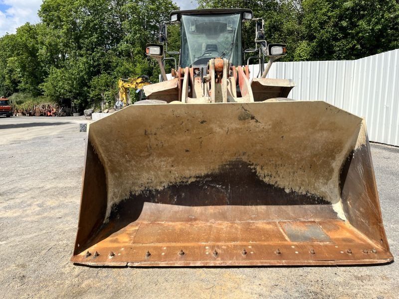 HITACHI ZW220