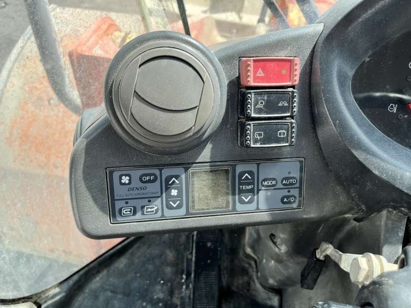 HITACHI ZW220