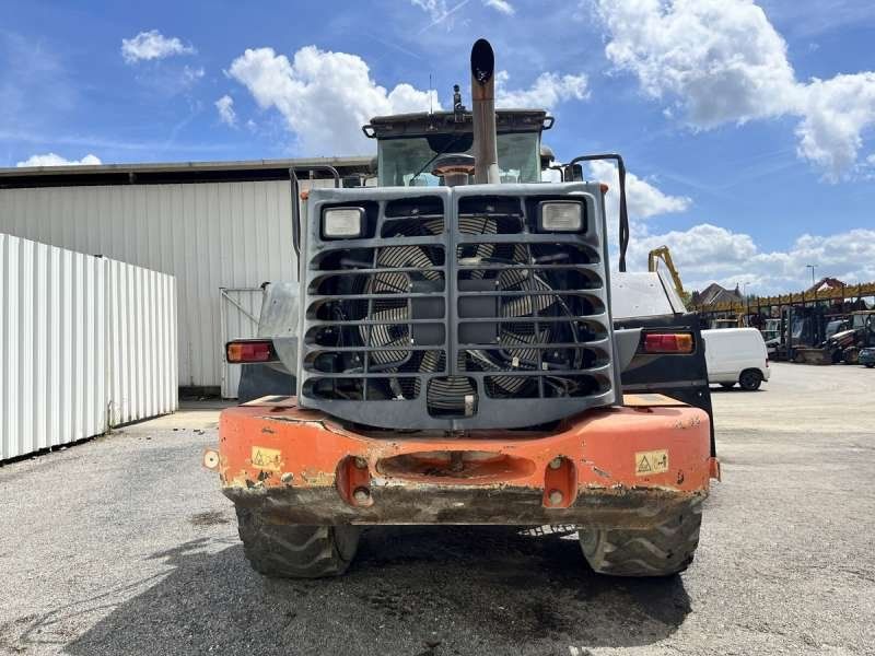 HITACHI ZW220