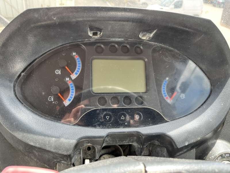 HITACHI ZW220