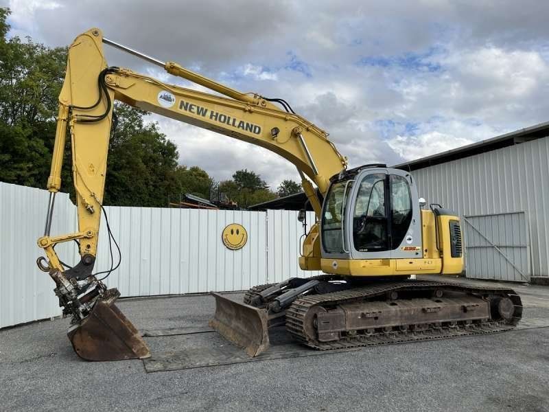 NEW HOLLAND KOBELCO SK235SRNLC-1ES