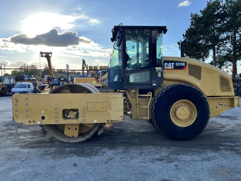 CATERPILLAR CS76B